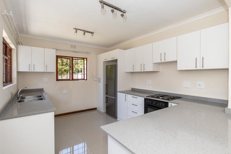 3 Bedroom Property for Sale in Meadowridge Western Cape